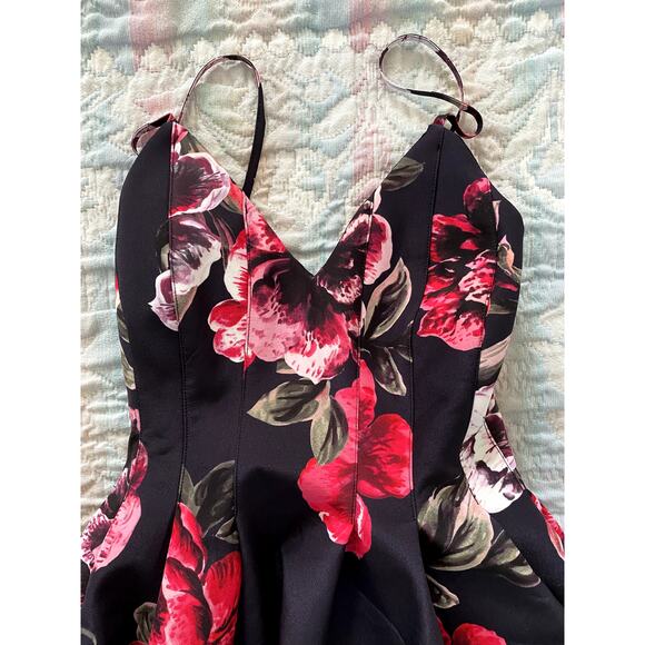KEEPSAKE V-neck Backless Black Floral Spaghetti Strap Dress - Picture 2 of 7
